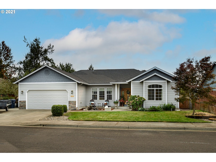 57 Sandalwood Loop, Creswell, OR 97426 - photo 1