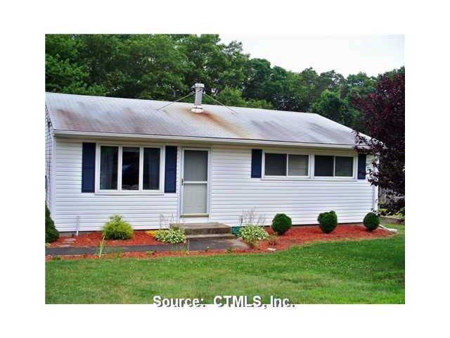 138 Breezy Knoll Dr, Groton, CT 06355 - photo 1
