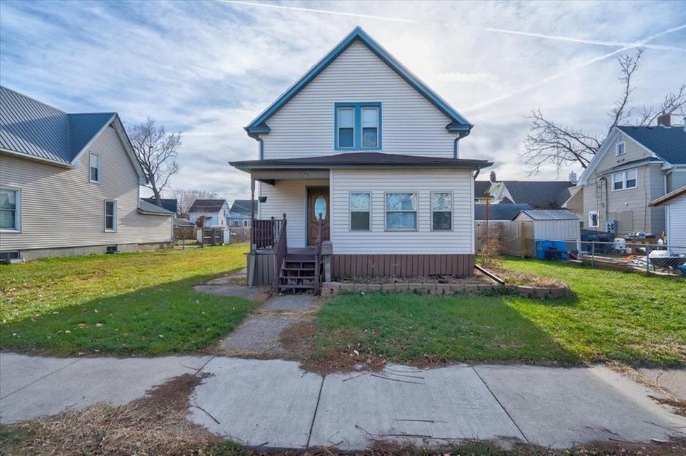 349 6th Ave SW, Cedar Rapids, IA 52404 - photo 1