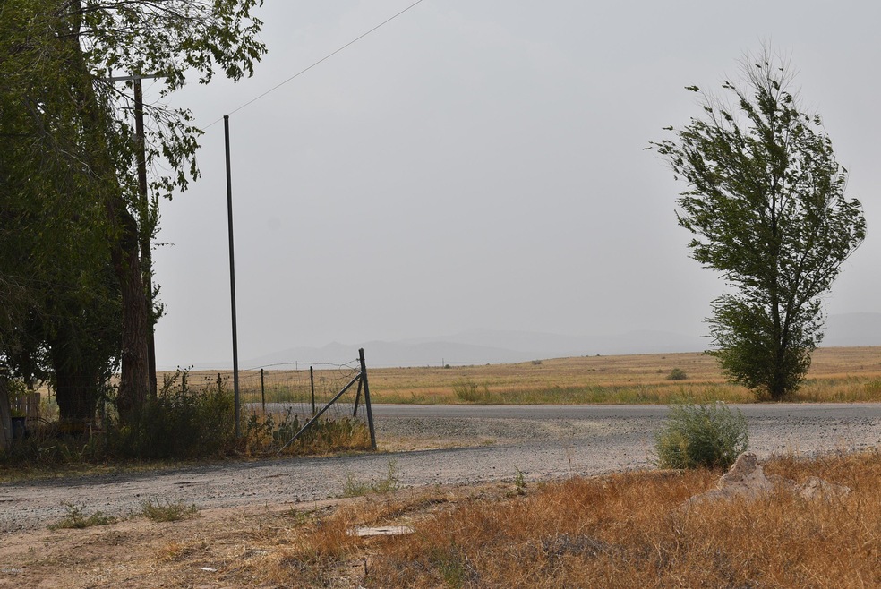 325 W La Jolla Ln unit 433, Paulden, AZ 86334 - photo 1