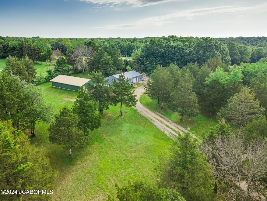 421 E Simon Blvd Holts Summit-05
