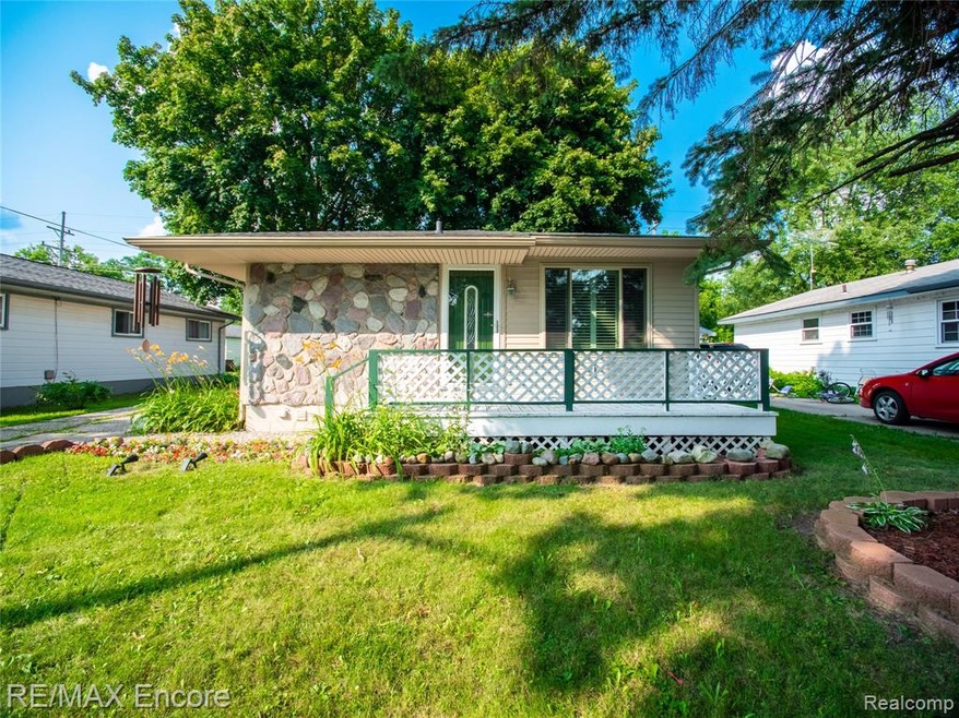 6700 Saline Dr -1.jpg