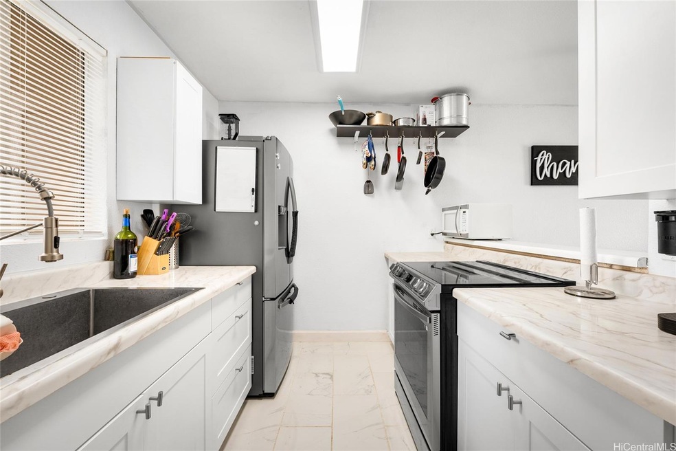 Updated Kitchen & Appliances