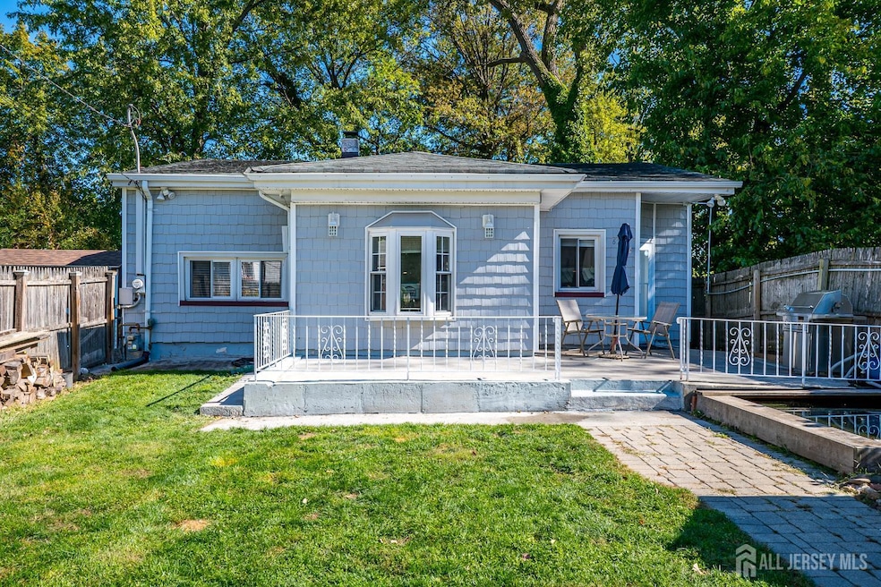 622 Linden Ave, Woodbridge, NJ 07095 - photo 1