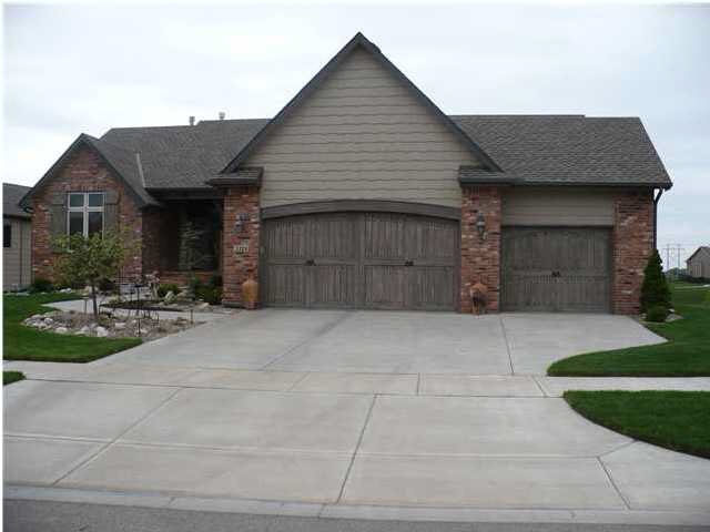 BEAUTIFUL 6 BEDROOM HOME IN FOX RIDGE ADDITION. NO