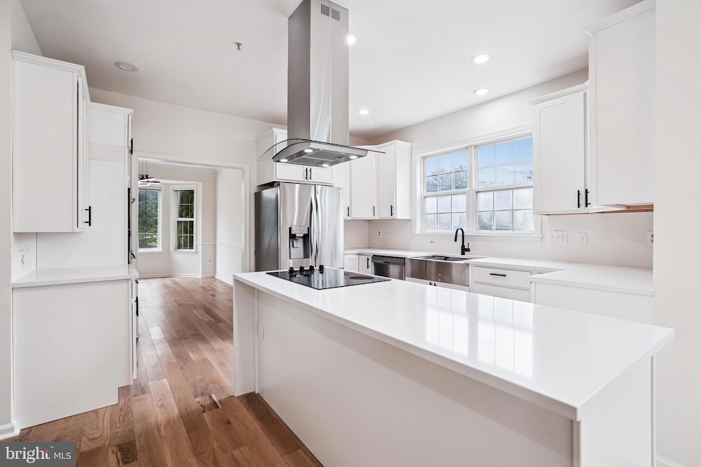 Under Contract $799,900