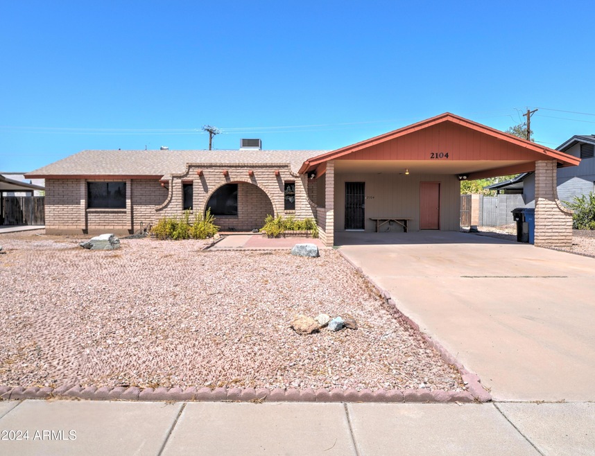 2104 N Olive-3c