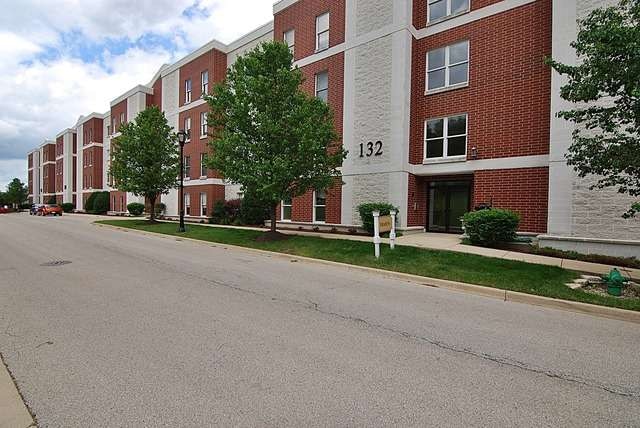 206 N Water St unit 301, Batavia, IL 60510 - photo 1