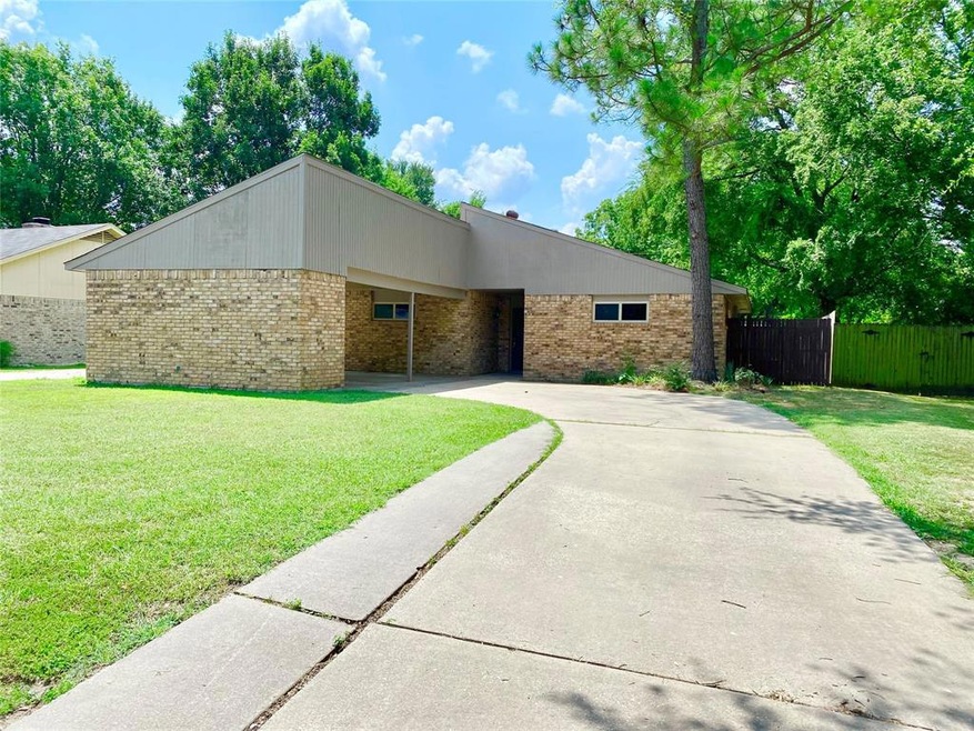 420 Martin St, Bonham, TX 75418 - photo 1