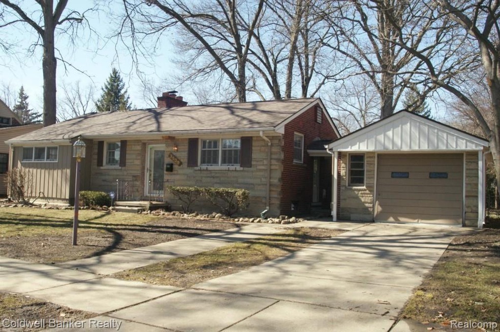 Charming ranch w/ brick & stone exterior.Over-size