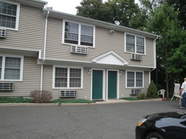 184 Huntington Turnpike unit 5, Bridgeport, CT 06610 - photo 1