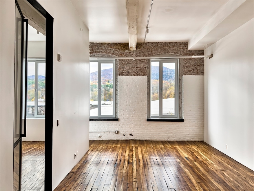 520 State Rd unit 202, North Adams, MA 01247 - photo 1