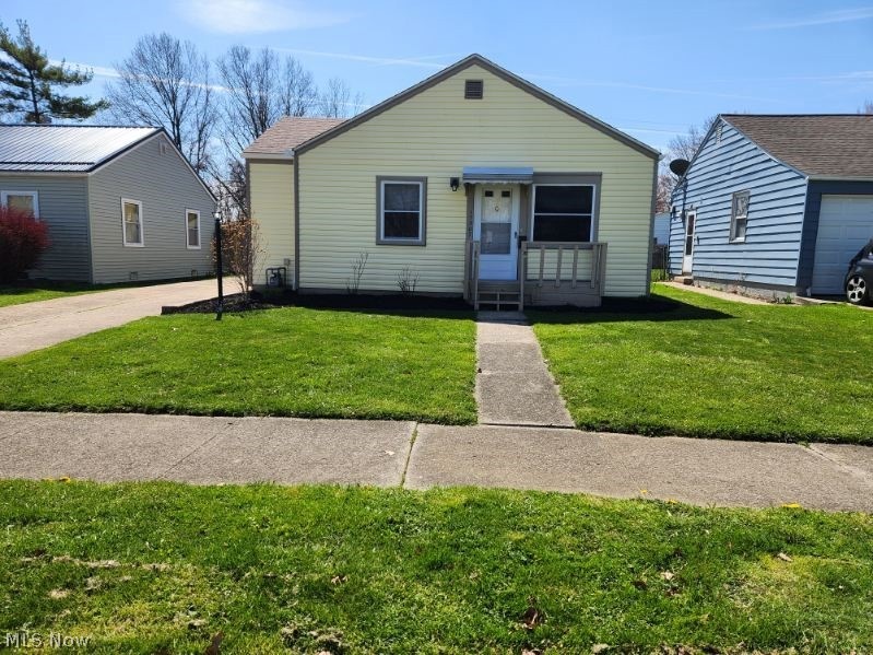 View of front of home featuring a front lawn and a garage