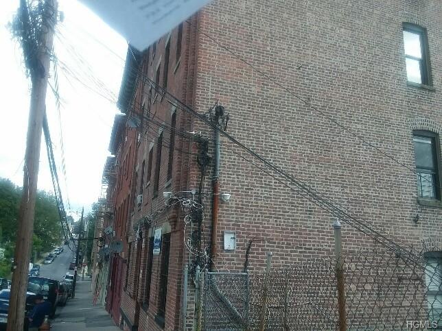 138 Orchard St unit 2-R, Yonkers, NY 10703 - photo 1