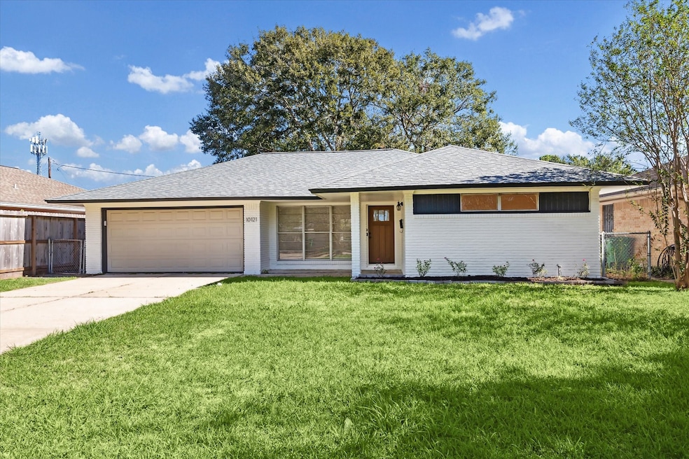 10121 Oboe Dr, Houston, TX 77025 - photo 1