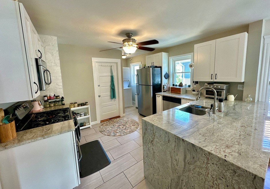 15-17 Lesher St unit 2, Boston, MA 02131 - photo 1