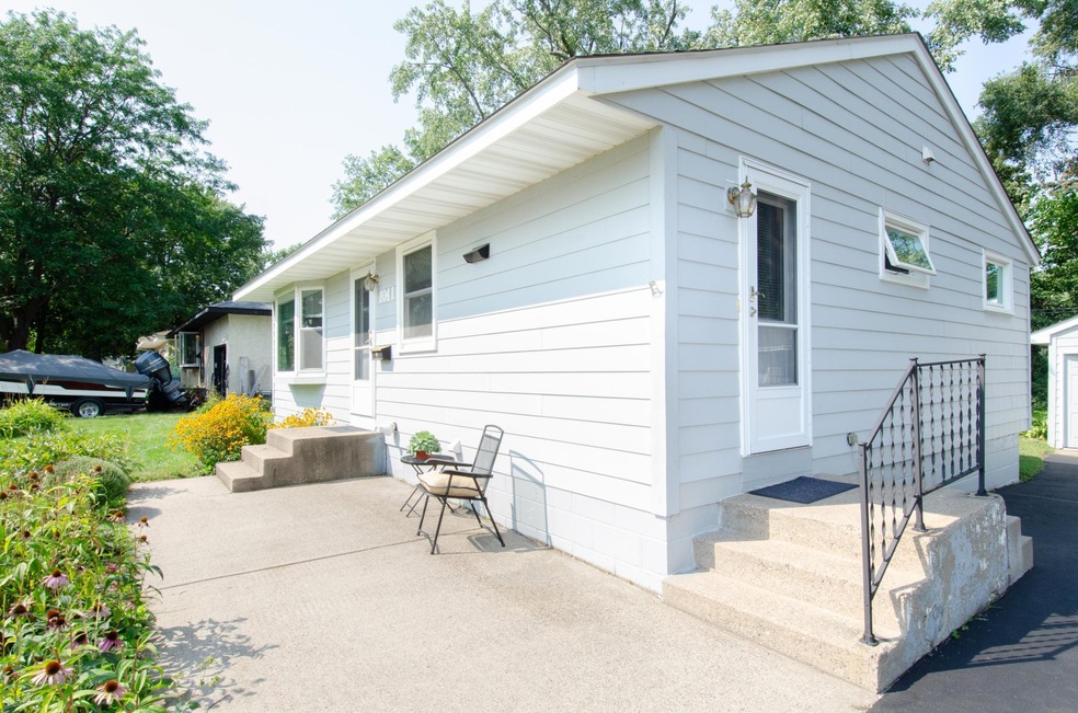 1041 Madison St, Anoka, MN 55303 - photo 1