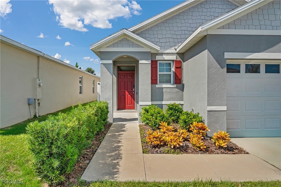 2577 Shamrock St, Tavares, FL 32778 - photo 1