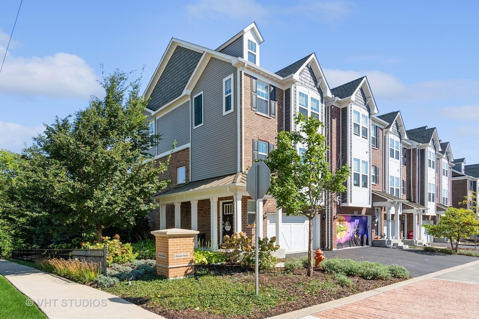 949 Coletta Cir, Naperville, IL 60563 - photo 1