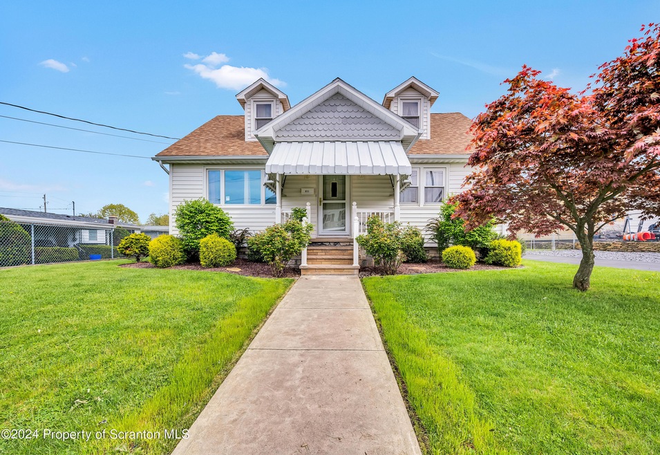 411 Front St, Dupont, PA 18641 - photo 1