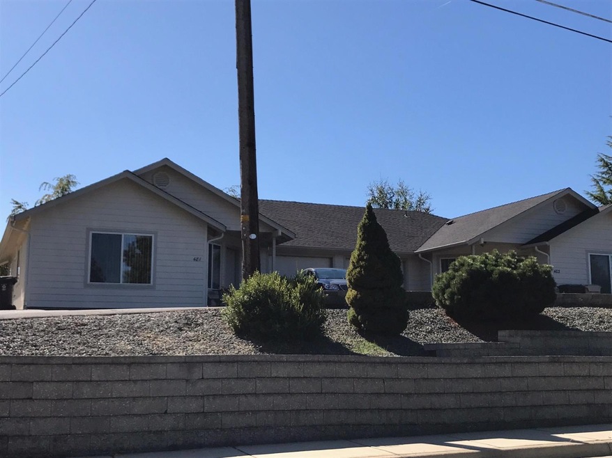 481 W Park St, Grants Pass, OR 97527 - photo 1