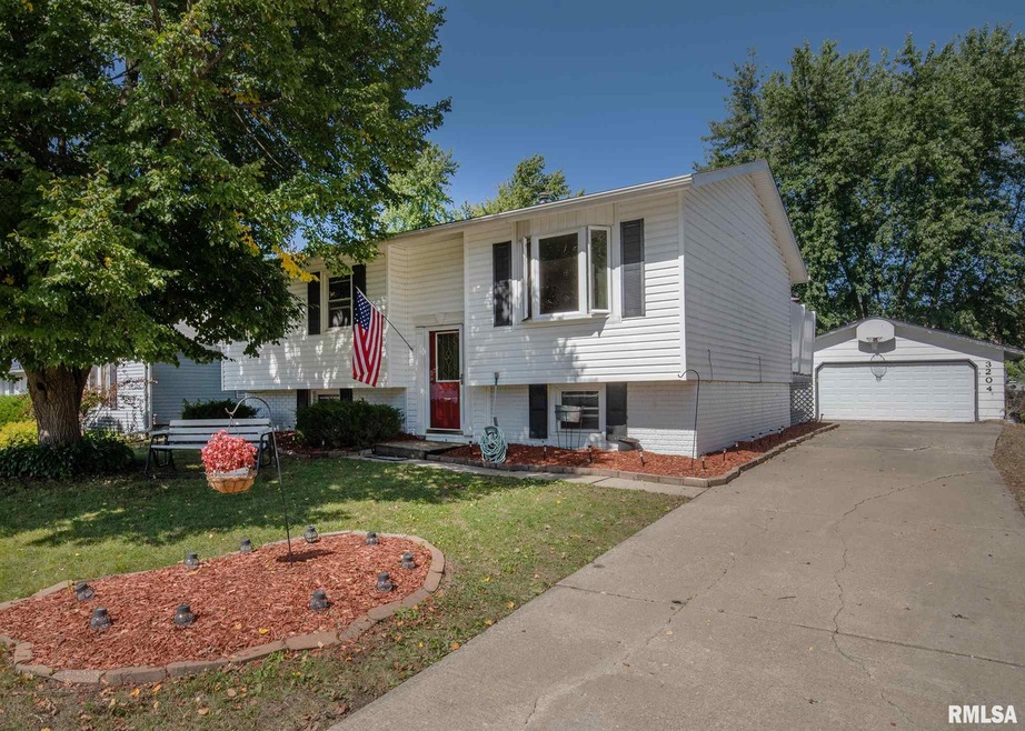 3204 W 65th St, Davenport, IA 52806 - photo 1