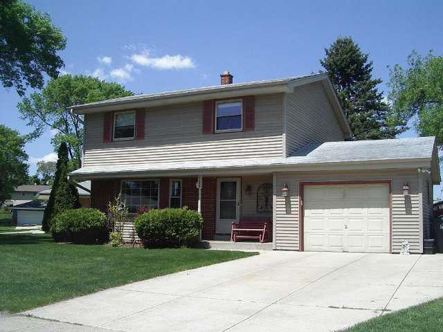 1832 Dewitt Ct, Waukesha, WI 53186 - photo 1
