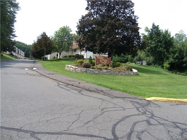 83 Chestnut St unit F, Bethel, CT 06801 - photo 1