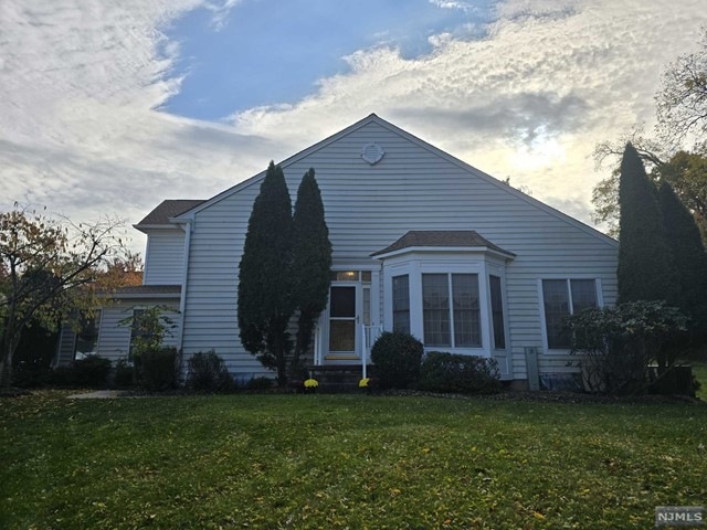 90 Buckthorn Ct, Paramus, NJ 07652 - photo 1