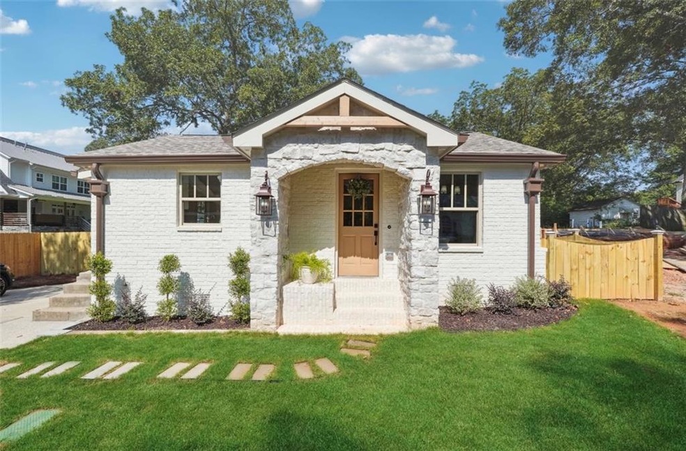 GORGEOUS. BUNGALOW!!
