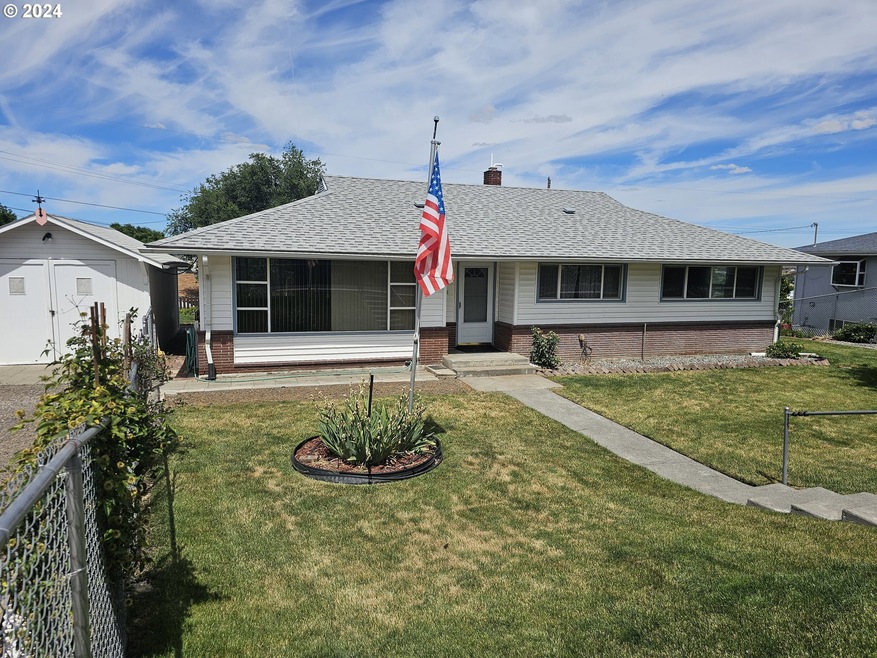 1721 SW Hailey Ln, Pendleton, OR 97801 - photo 1