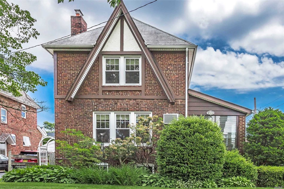 79 Piccadilly Dwns, Lynbrook, NY 11563 - photo 1