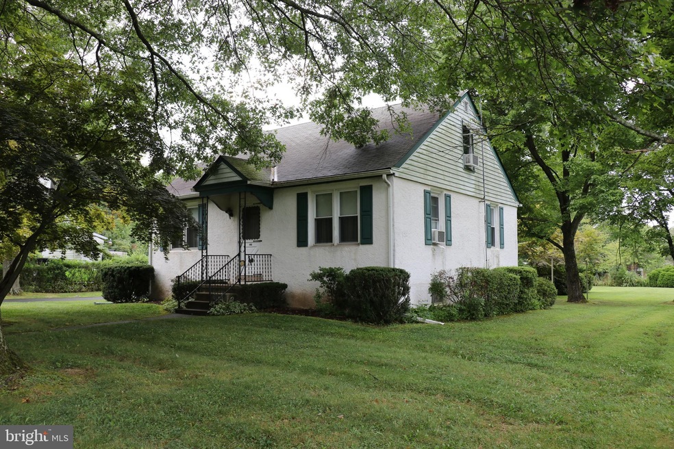 2224 W Walnut St, Colmar, PA 18915 - photo 1