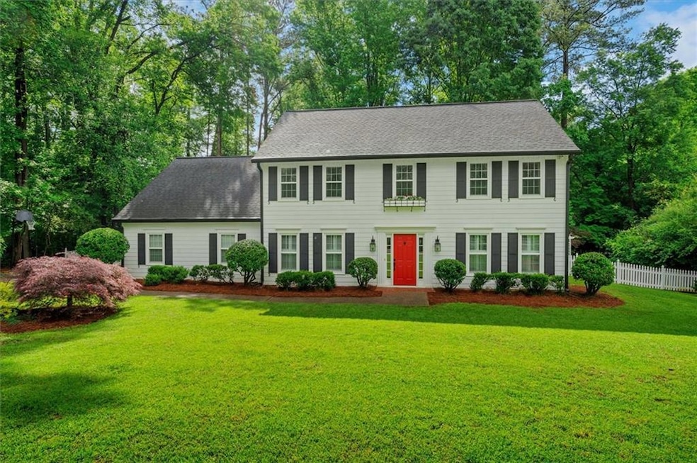 Beautiful traditional East Cobb home in Walton Hig