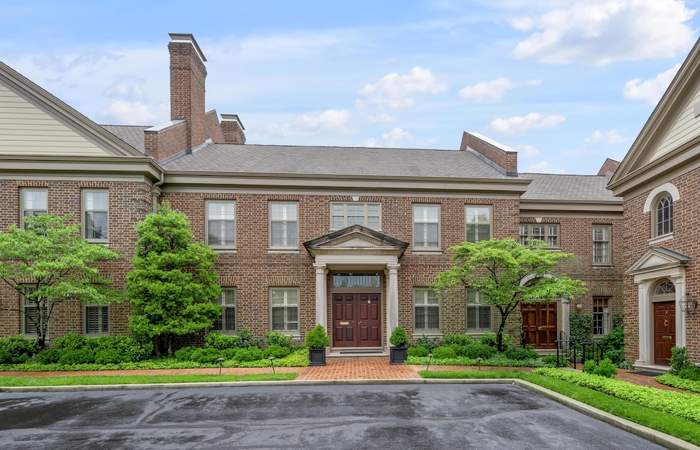 100 Idle Hour Dr unit 8, Lexington, KY 40502 - photo 1