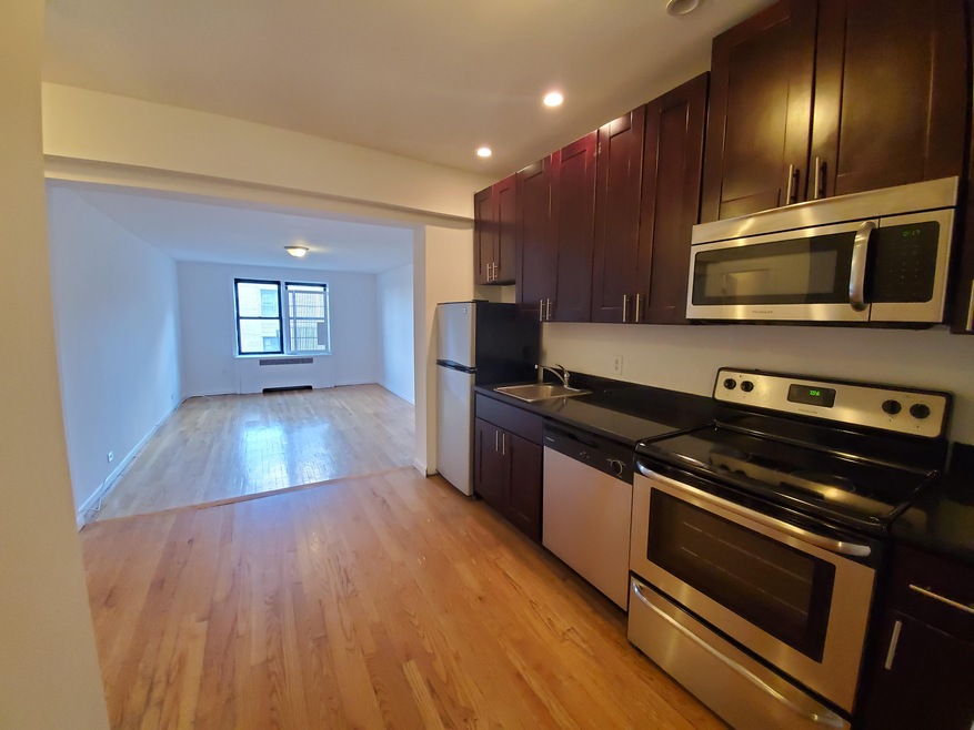 690 Fort Washington Ave unit 5-G2, New York, NY 10040 - photo 1