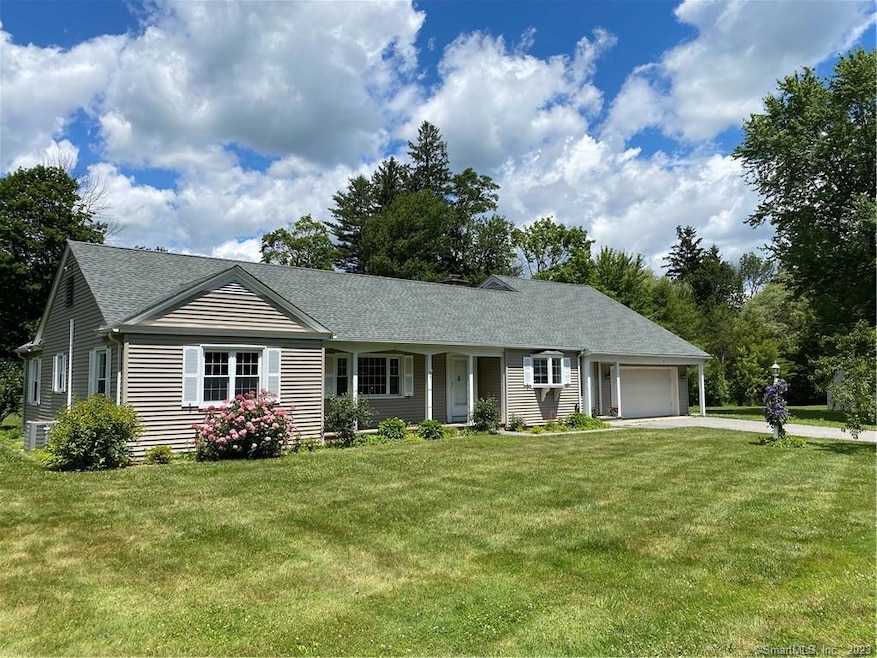 Ranch home ready for you to move right in. Quiet p