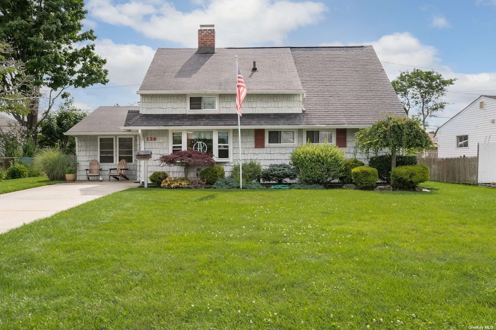 139 Elm Dr E, Levittown, NY 11756 - photo 1