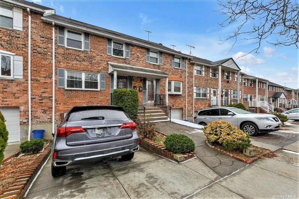 239-50 65th Ave, Douglaston, NY 11362 - photo 1