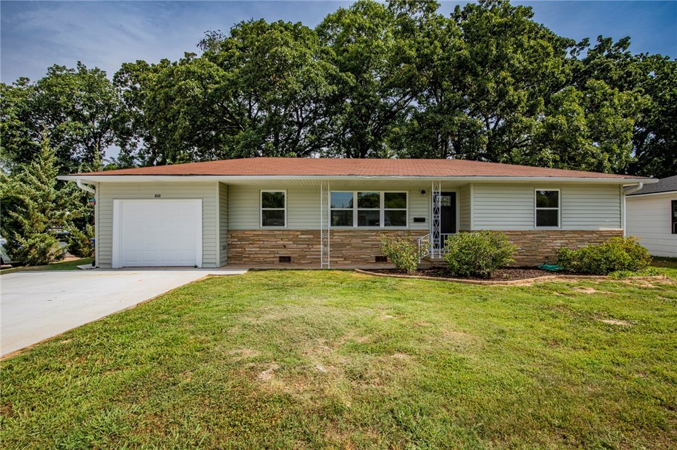 810 NW 9th St, Bentonville, AR 72712 - photo 1