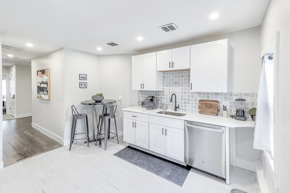 106 Glenway St unit 3, Dorchester, MA 02121 - photo 1