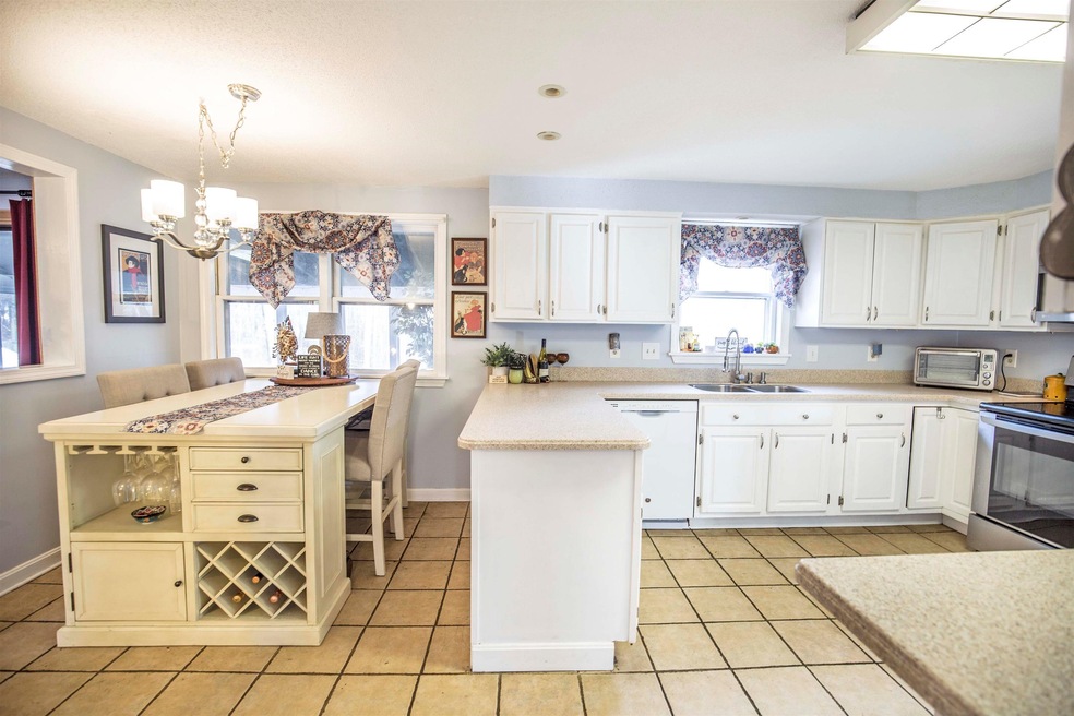 52 Hardy Rd, Londonderry, NH 03053 - photo 1