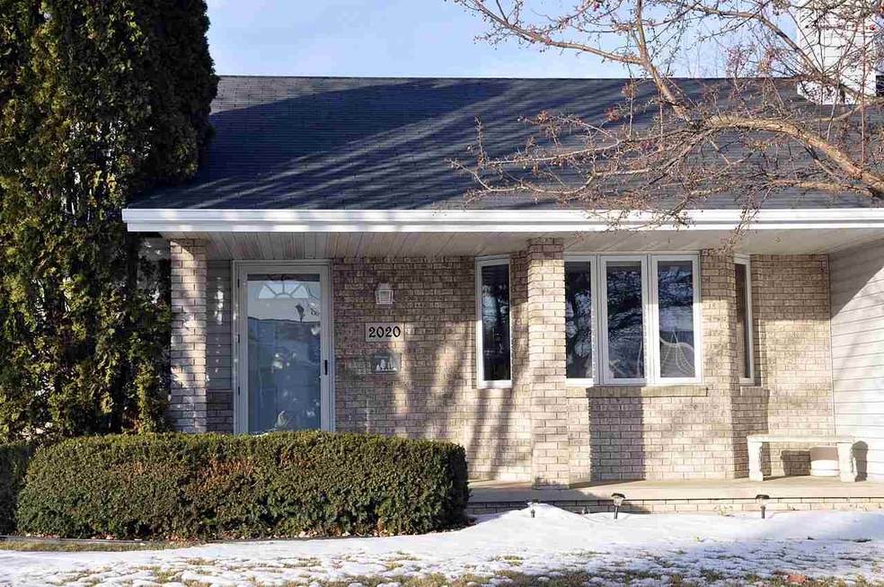 2020 W Hiawatha Dr, Appleton, WI 54914 - photo 1