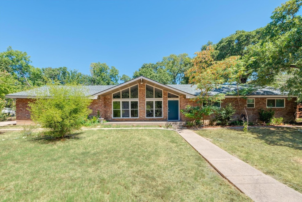 4104 Linkwood Dr, Euless, TX 76040 - photo 1