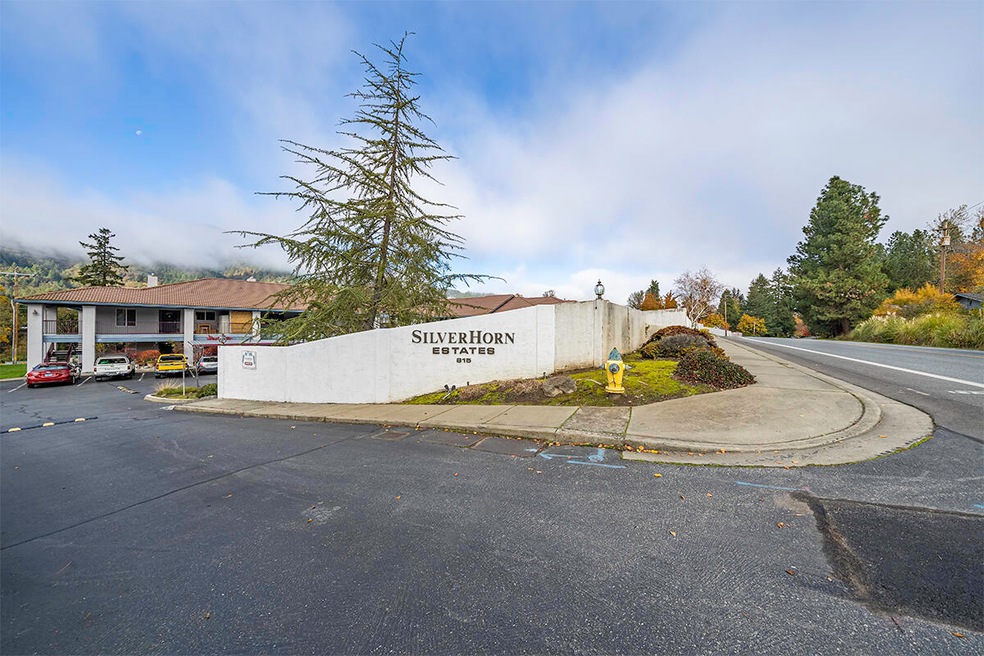 815 Pine St unit 11, Rogue River, OR 97537 - photo 1