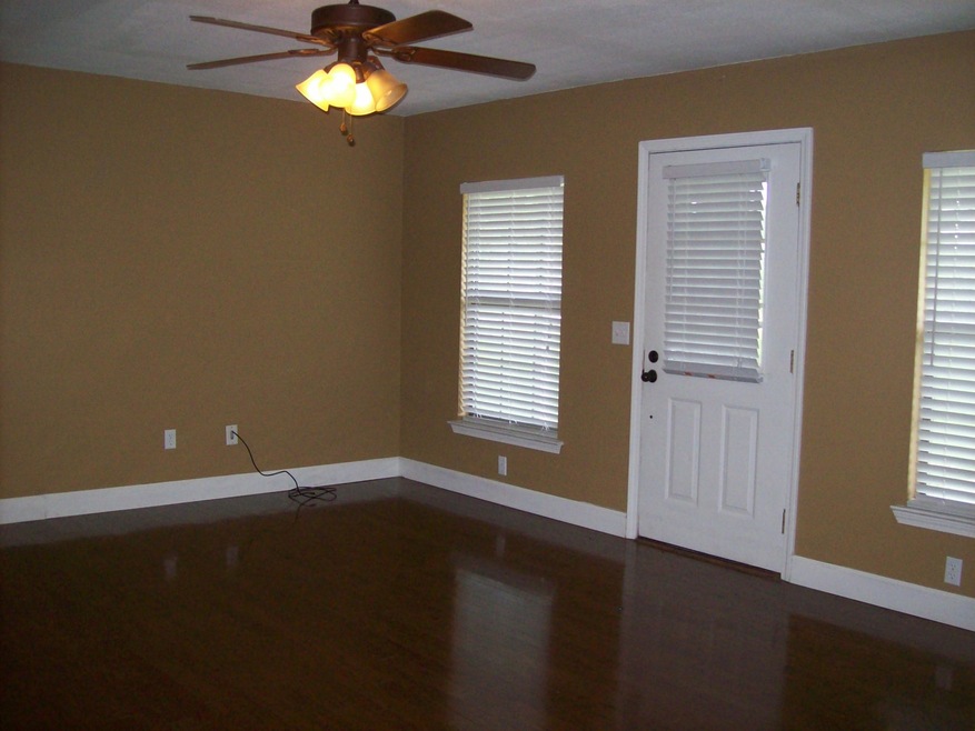 2790 Airport Rd 001