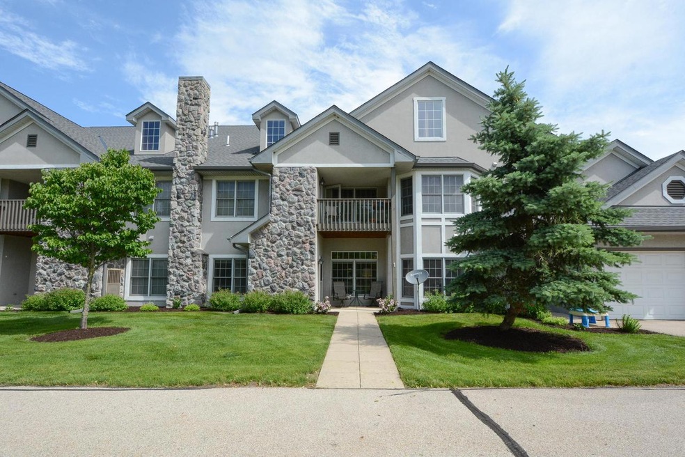 N30W23013 Pineview Cir unit 1, Pewaukee, WI 53072 - photo 1