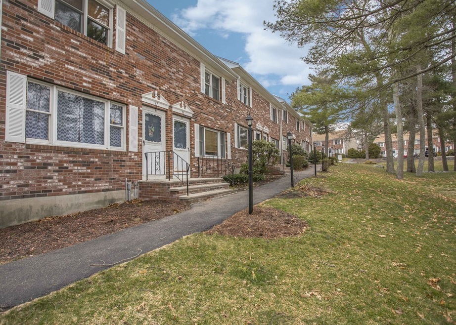 27 Robins St, East Bridgewater, MA 02333 - photo 1