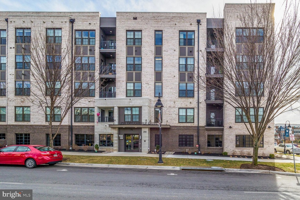 Sold $739,900 • Co-Listing Agent