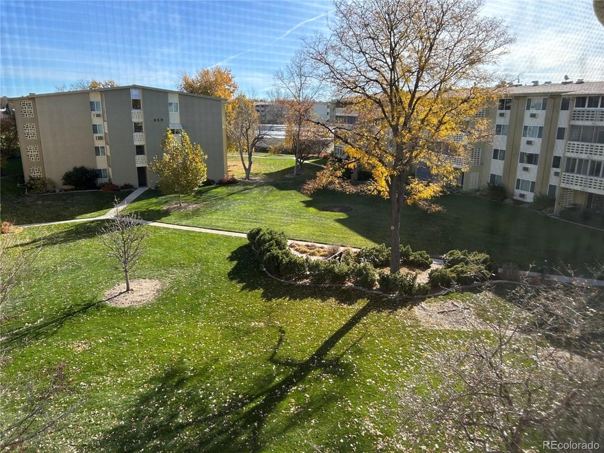 610 Alton 8d- Vast Courtyard View from Condo!